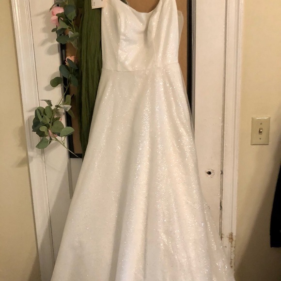 Maggie Sottero Symphony sparkly sample gown with pockets - Picture 4 of 12